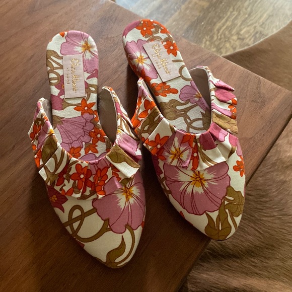 Olivia Morris at Home Blossom Frill Sippers in Canvas Floral - Picture 3 of 8